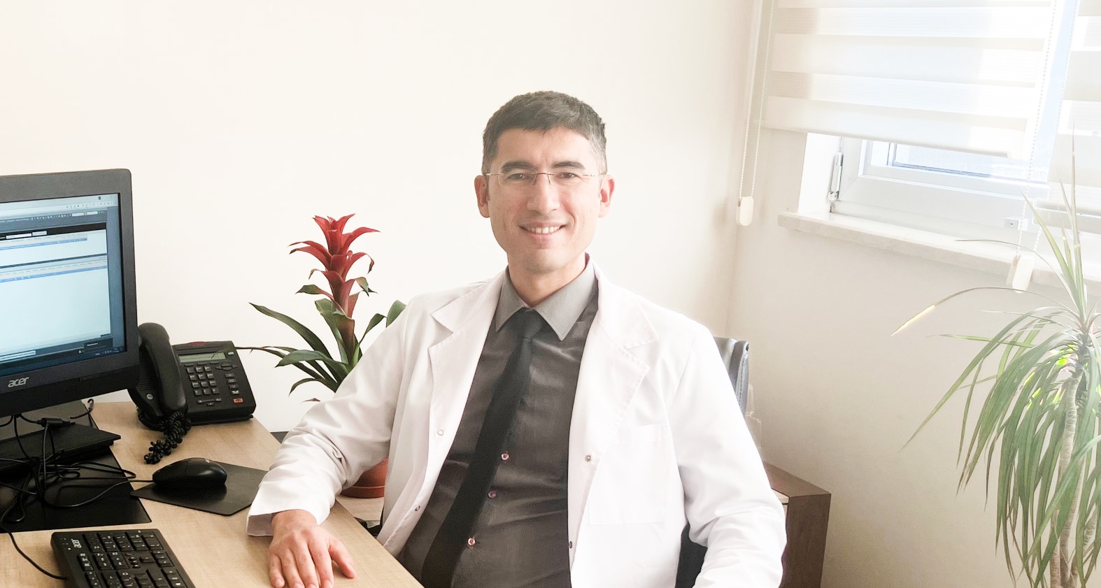 Dr. Volkan Doğru, colorectal surgeon in Antalya, Turkey specializing in IBD treatment